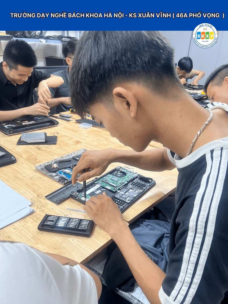 khoa-hoc-sua-chua-pc-laptop (10)