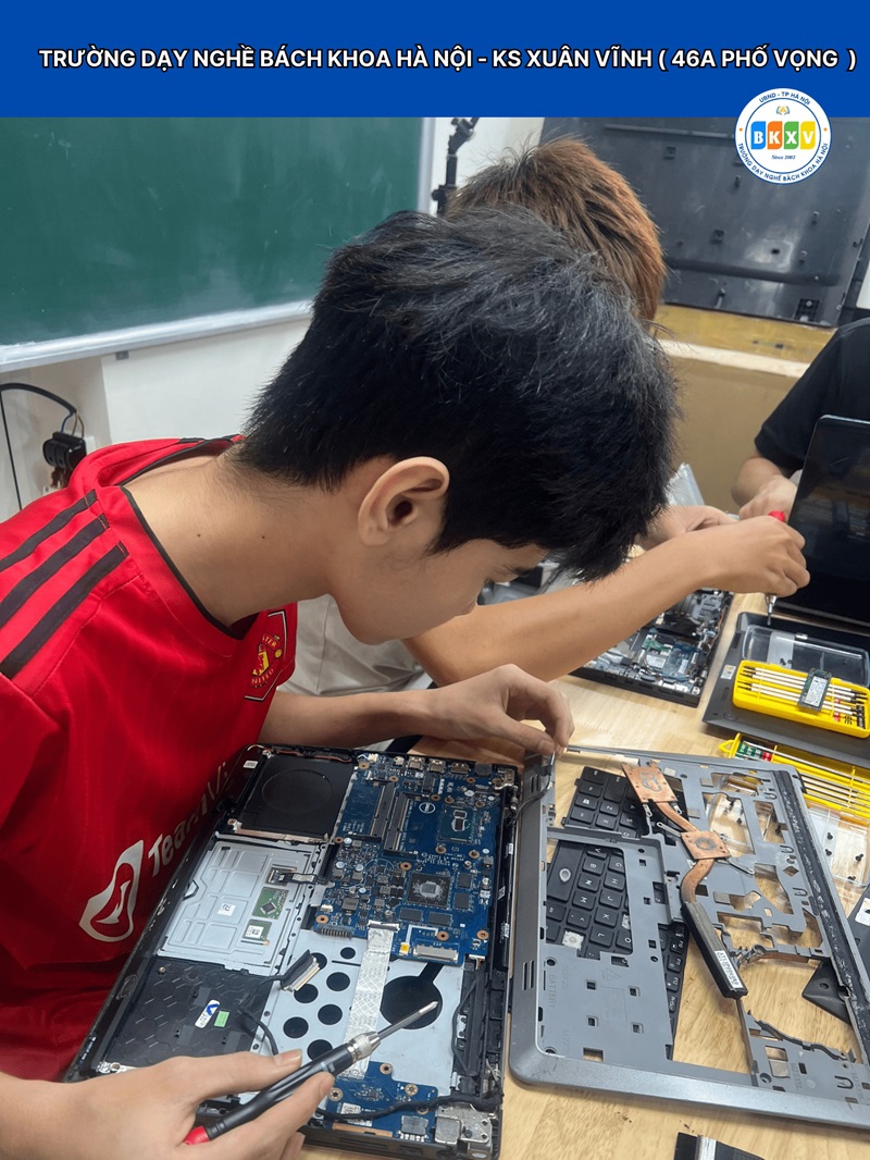 khoa-hoc-sua-chua-pc-laptop (12)