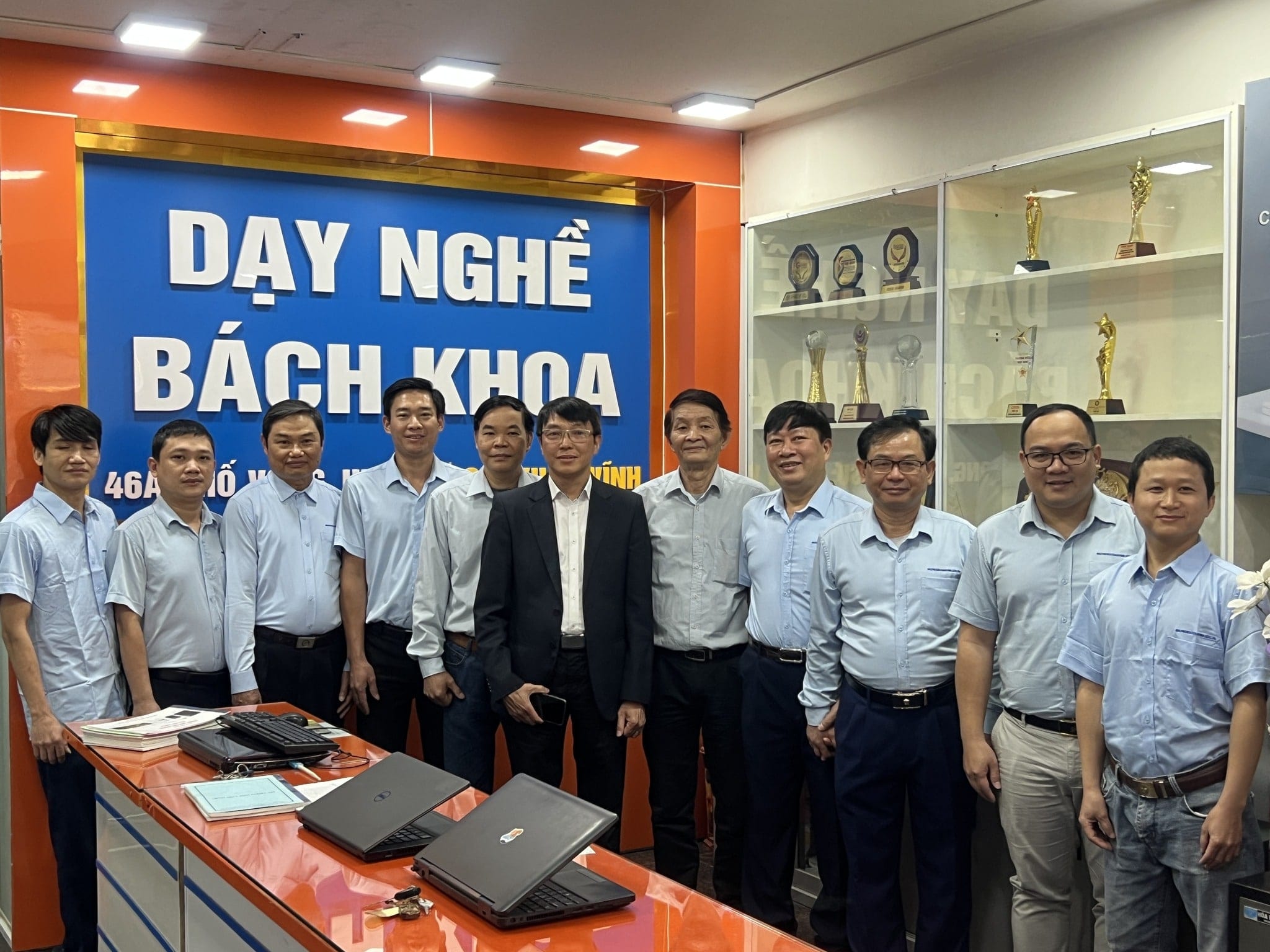 trung-tam-day-nghe-cong-nghe-cao-bach-khoa-1.png-min