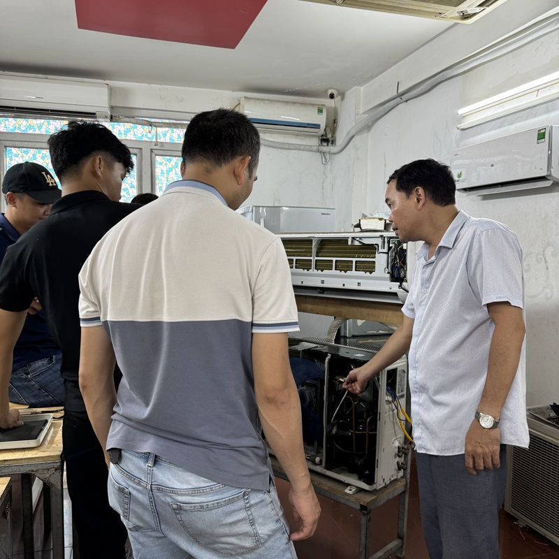 truong-day-nghe-sua-chua-dien-lanh-uy-tin (4)